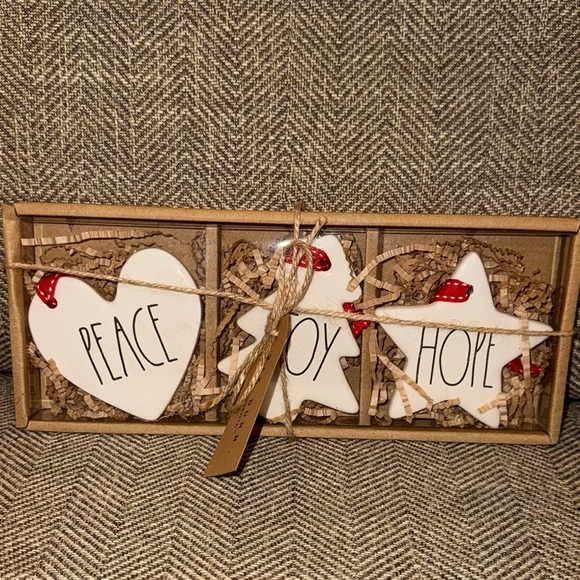 NWT Rae Dunn Ceramic Holiday Ornament Set with Peace, Joy, Hope - White and Red - Picture 1 of 7